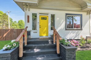 Exterior detail - Upscale Stay Near Truman, Stadiums, Historic Independence Square, & Downtown KC (Independence)