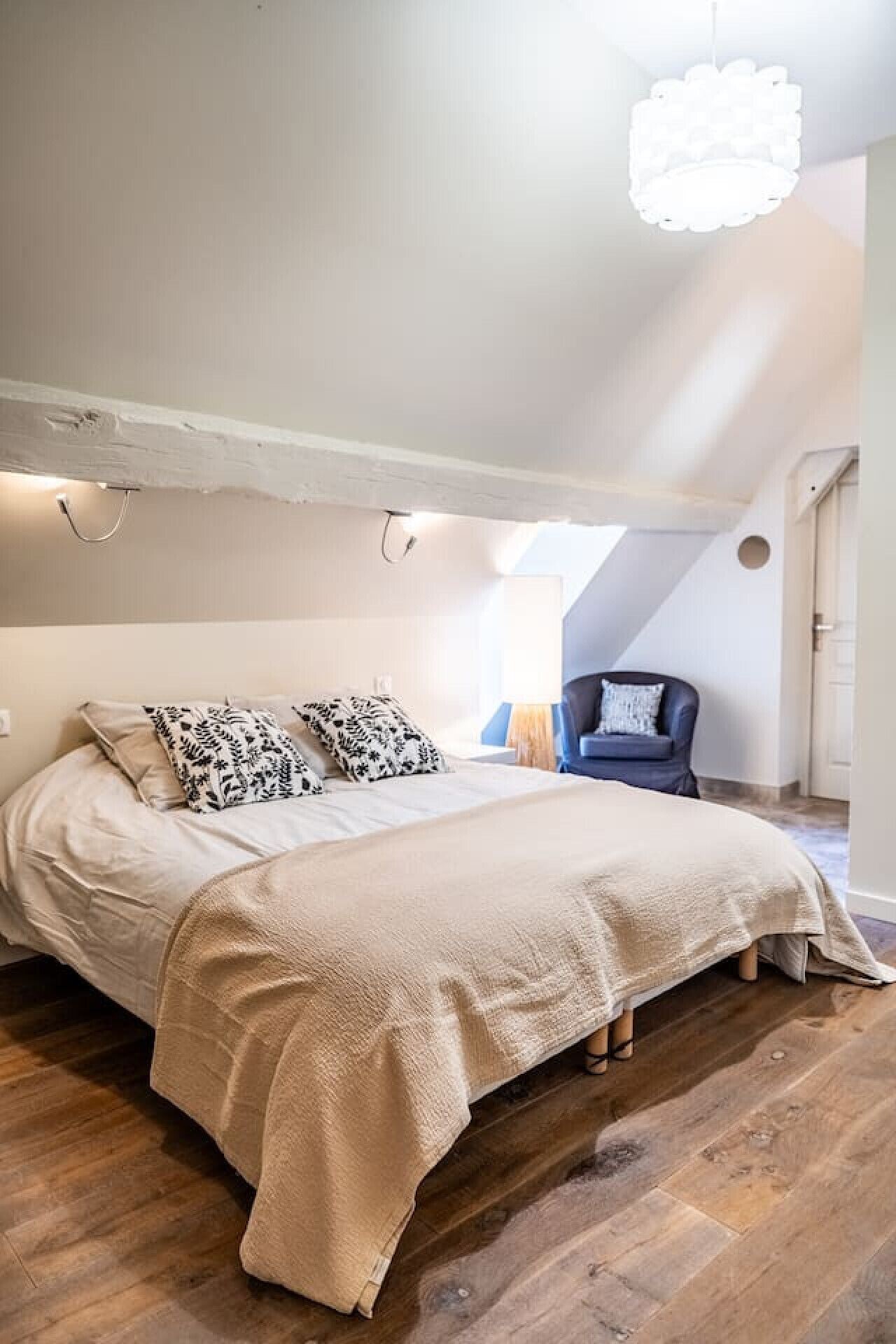 6 bedrooms, iron/ironing board, travel crib, WiFi