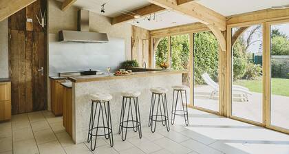 Charming farmhouse - sleeps 13 - 1 hour from Paris