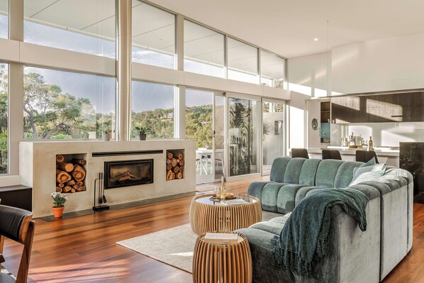 Smart-TV, peis og kontorer