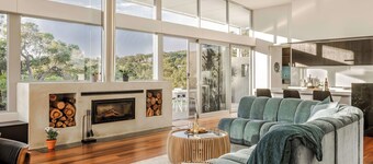 SPECTACULAR 4 BEDROOM, 3 BATHROOM COUNTRY SIDE ESCAPE SITUATED