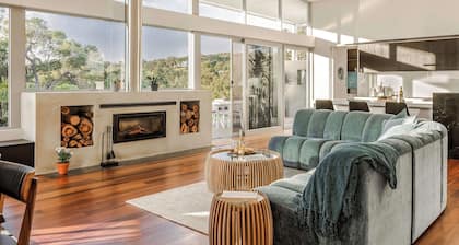 SPECTACULAR 4 BEDROOM, 3 BATHROOM COUNTRY SIDE ESCAPE SITUATED