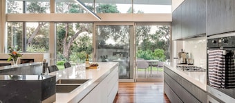 SPECTACULAR 4 BEDROOM, 3 BATHROOM COUNTRY SIDE ESCAPE SITUATED