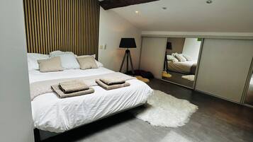 3 Schlafzimmer, BĂŒgeleisen/BĂŒgelbrett, kostenloses WLAN, BettwĂ€sche