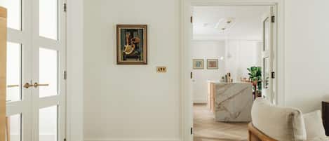 Deluxe-Apartment, 2 Schlafzimmer, Küche, Stadtblick | Wohnbereich