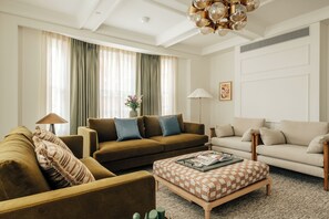 Luxury Apartment, 3 Bedrooms, Kitchen, City View | Living area - Claridge House by SLO (London)