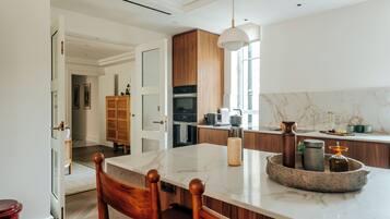 Deluxe Apartment, 2 Bedrooms, Kitchen, City View | Private kitchen | Fridge, microwave, oven, stovetop