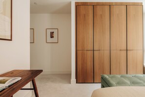 Departamento Deluxe, 2 habitaciones, cocina, vista a la ciudad | Sábanas de algodón egipcio y ropa de cama de alta calidad