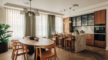 Luxury Apartment, 3 Bedrooms, Kitchen, City View | Private kitchen | Fridge, microwave, oven, stovetop