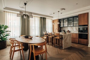 Luxury-Apartment, 3 Schlafzimmer, Küche, Stadtblick | Eigene Küche