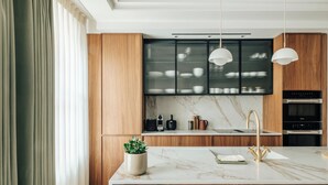 Luxury Apartment, 3 Bedrooms, Kitchen, City View | Private kitchen - Claridge House by SLO (London)