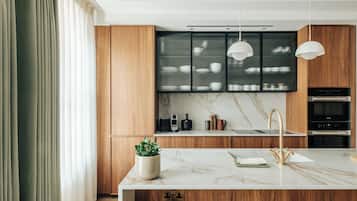 Luxury Apartment, 3 Bedrooms, Kitchen, City View | Private kitchen | Fridge, microwave, oven, stovetop