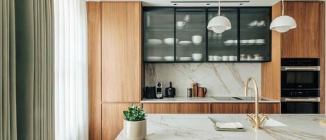 Luxury Apartment, 3 Bedrooms, Kitchen, City View | Private kitchen | Fridge, microwave, oven, stovetop