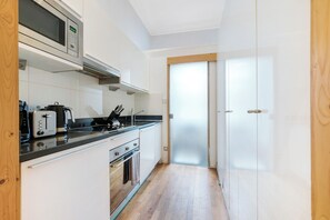 Micro-ondes, four, plaque de cuisson, lave-vaisselle