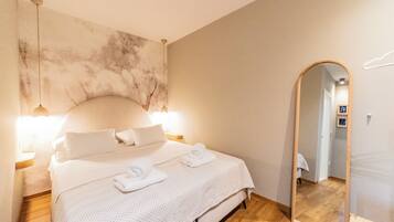 Deluxe appartement, balkon, uitzicht op de stad | Een kluis op de kamer, een strijkplank/strijkijzer, gratis wifi