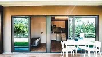 1 bedroom, premium bedding, in-room safe, desk