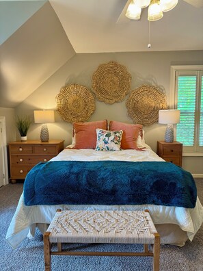 6 slaapkamers, een bureau, een strijkplank/strijkijzer, gratis wifi