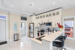 House | 4 bedrooms - Upscale 4BR Vancouver Home (Vancouver)