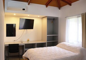 2 bedrooms, desk, iron/ironing board, free WiFi
