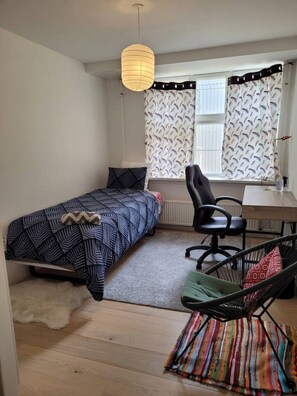 1 chambre, bureau, fer et planche à repasser, Wi-Fi