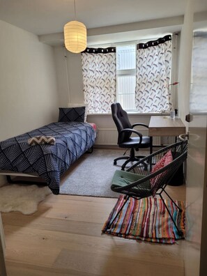 1 chambre, bureau, fer et planche à repasser, Wi-Fi