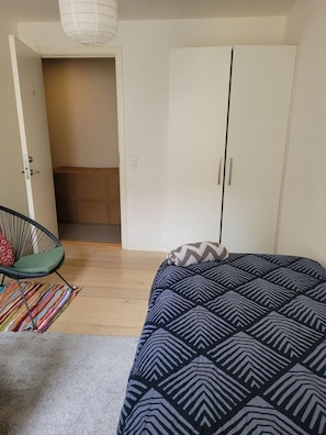 1 bedroom, desk, iron/ironing board, WiFi