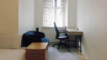 1 Schlafzimmer, Schreibtisch, WLAN, Bettwäsche