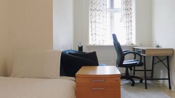 1 bedroom, desk, WiFi, bed sheets