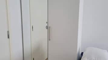 1 bedroom, desk, iron/ironing board, WiFi