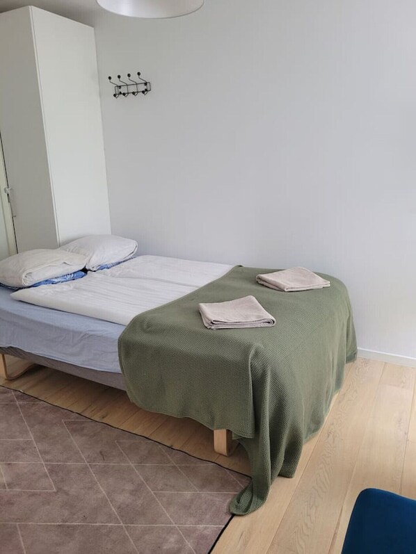 1 bedroom, desk, iron/ironing board, WiFi