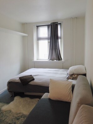 1 bedroom, iron/ironing board, WiFi, bed sheets - Close to Norreport st and walking street. 305 (København)