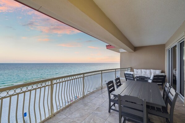 تناول الطعام بالخارج