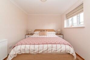 1 室のベッドルーム、旅行用ベビーベッド、WiFi、ベッドシーツ