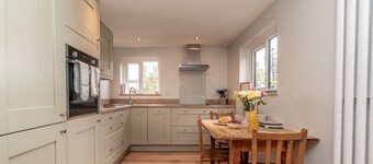 Muriau-Bach | A Cosy Farm Retreat for Two