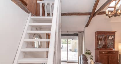 Muriau-Bach | A Cosy Farm Retreat for Two