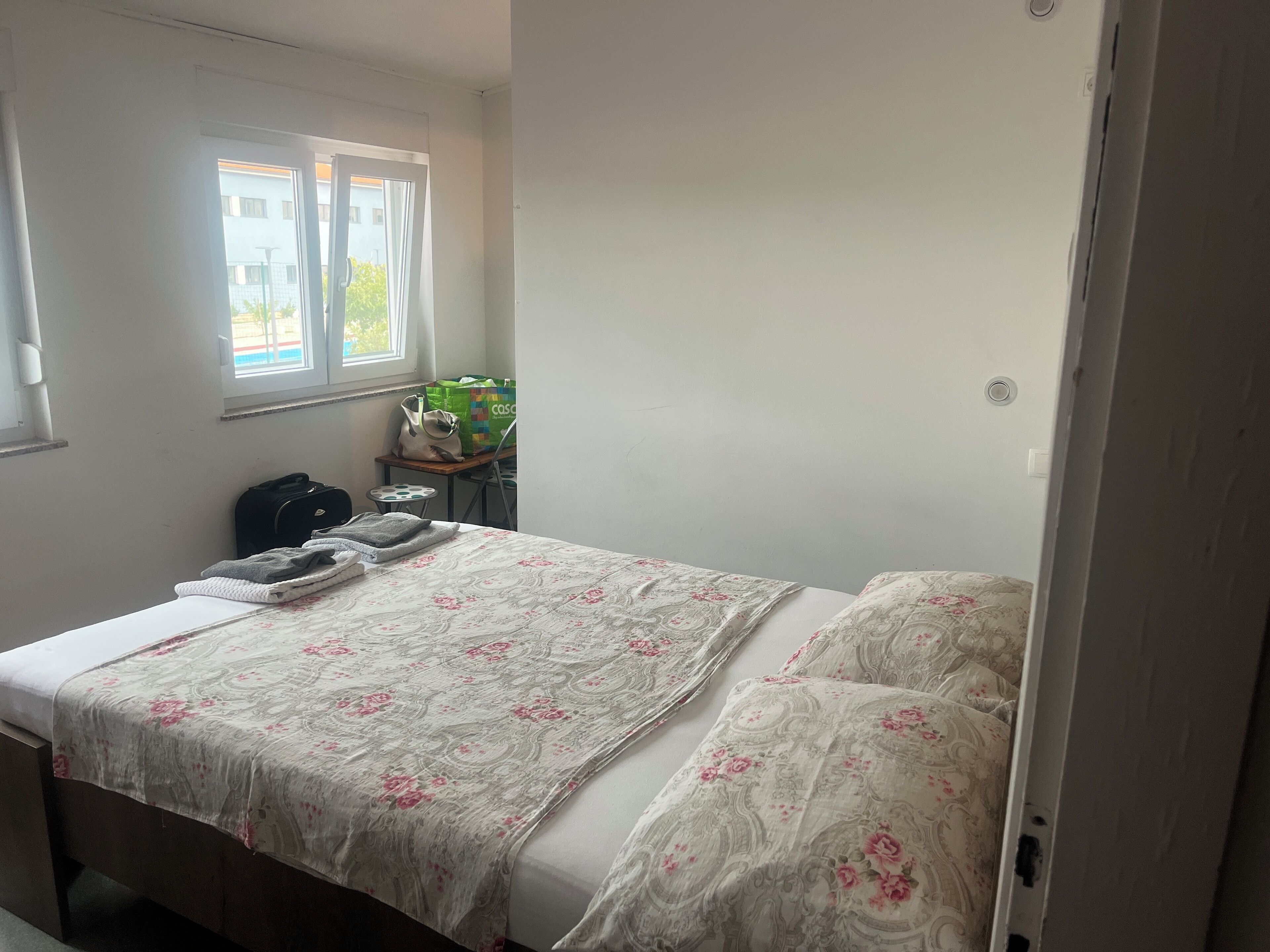 Wifi gratis y ropa de cama 