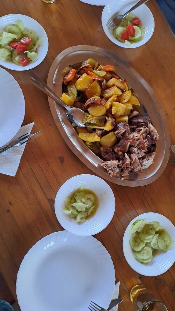 Outdoor dining - Hostel Kantun (Punat)