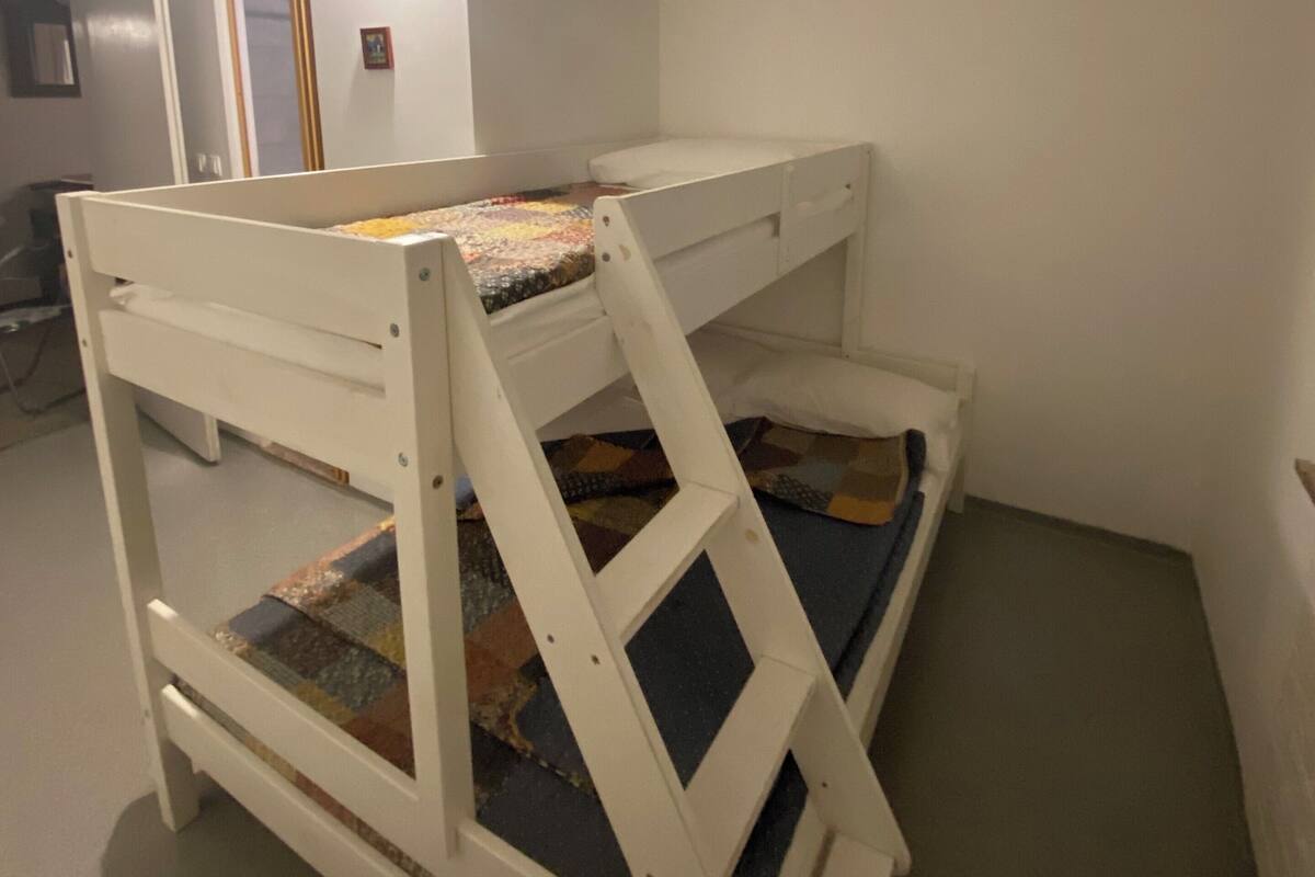 Economy Double or Twin Room | WiFi (free), bed sheets