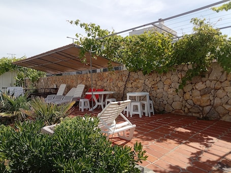 Exterior. Hostel Kantun