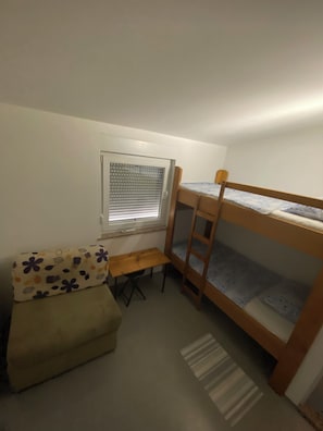 Economy Double or Twin Room | Free WiFi, bed sheets - Hostel Kantun (Punat)