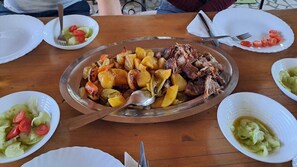 Outdoor dining - Hostel Kantun (Punat)