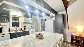 Refrigerador, horno, parrilla de estufa y lavavajillas