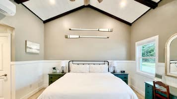 3 chambres, bureau, fer et planche à repasser, lit parapluie