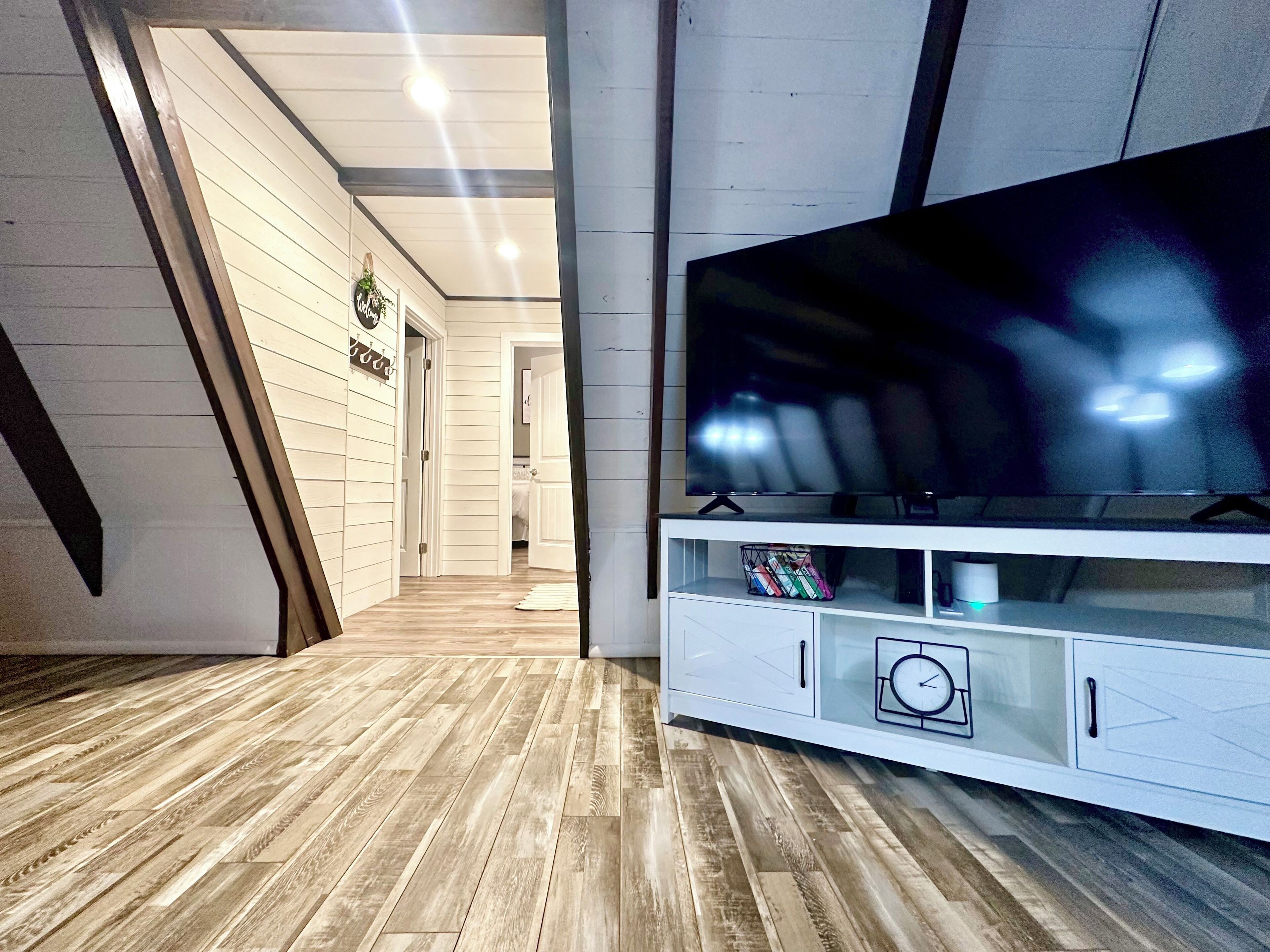 3 bedrooms, desk, iron/ironing board, travel cot