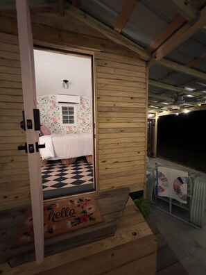 1 bedroom, bed sheets