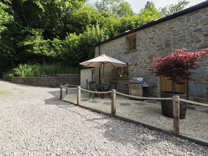 Outdoor dining - Graig Cottage (Newport)