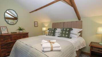 2 bedrooms, individually decorated, individually furnished, free WiFi