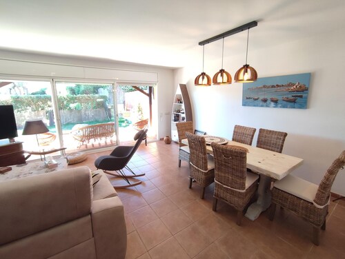 Perfect House in Palamós: Spacious and Bright by the Sea 🌿🏖️