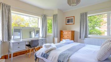 4 bedrooms, free WiFi, bed sheets