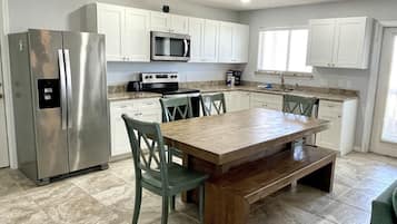Appart'hôtel, 3 chambres | Cuisine privée